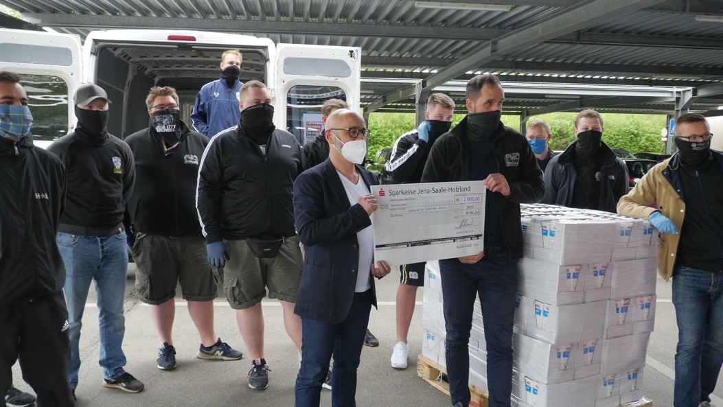 Fans des FC Carl Zeiss und der Lions-Club-Jena helfen den Thüringer Tafeln während der Corona-Pandemie